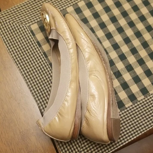 Tan leather Tory Burch ballet flats. Size 7 - Picture 7 of 9